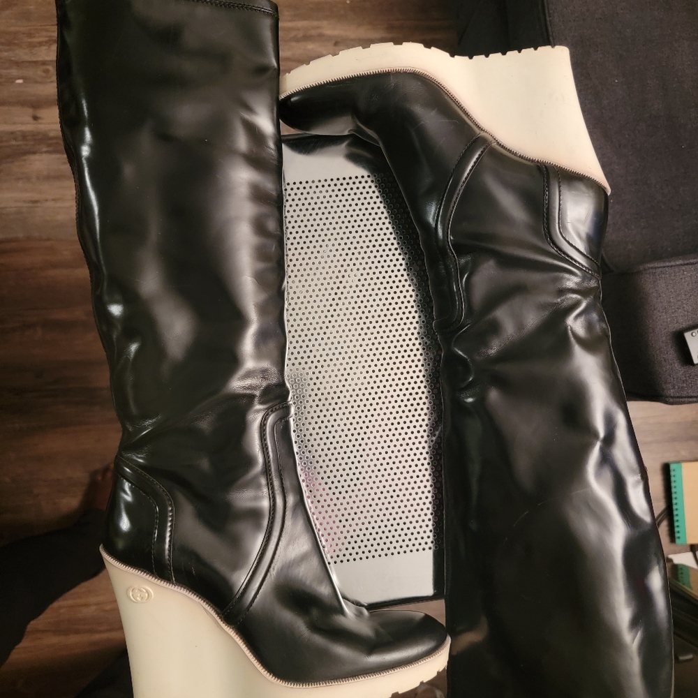 Gucci Knee high wedge boots black patent leather with white rubber sole Slip on